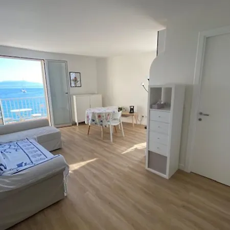 T2 With Balconies Stunning Sea Views Apartament
